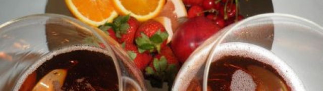 Pjenušava voćna salata pravo je osvježenje i rapsodija ljetnih okusa