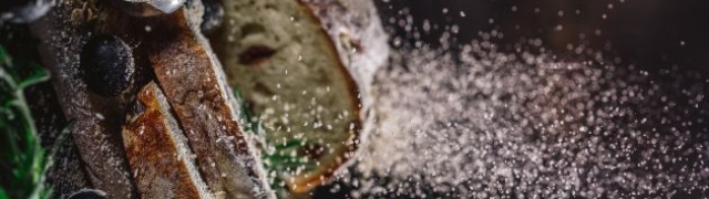 Kako se radi domaći kukuruzni kruh sa špinatom