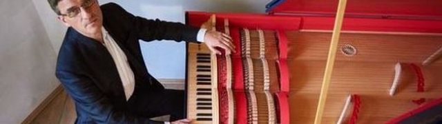 Antiphonus predstavlja egzotični instrument viola organista