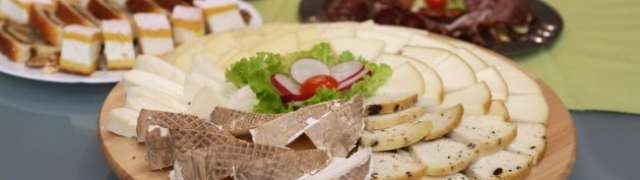 Tradicionalni zagrebački friški sir sa pečatom