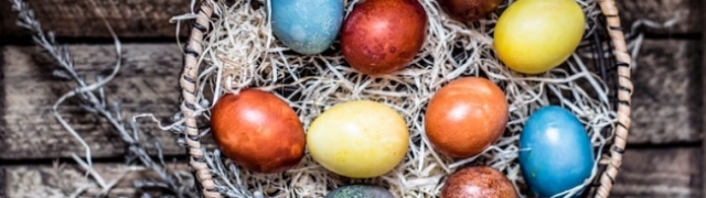 Svjetlucava jaja bojana u domaćem vinu