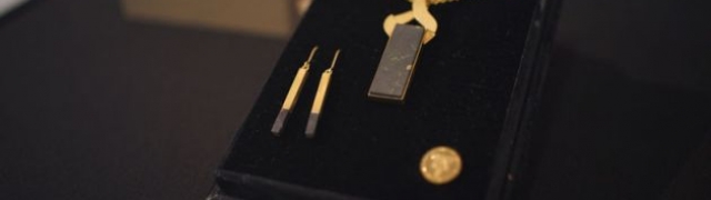 Izniman nakit načinjen od meteorita