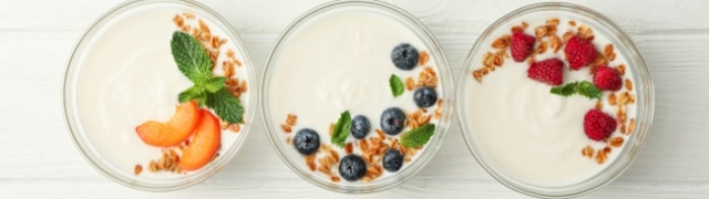Smoothie bowl s grčkim jogurtom i borovnicama