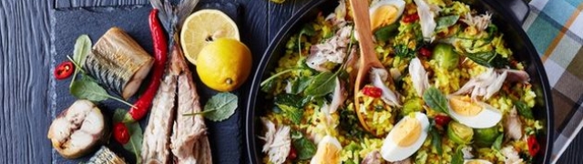 Zdravi doručak s ribom i jajima tradicionalni Kedgeree