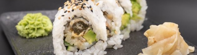 Oyster roll ili sushi s kamenicama prava je poslastica za sve ljubitelje morskih plodova
