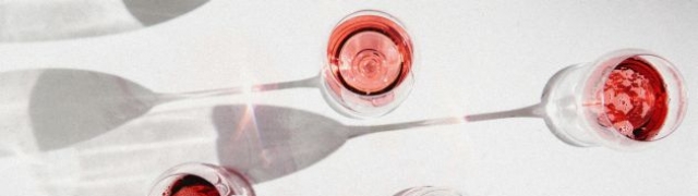 Zašto i kako dekantirati vino – savjeti, trikovi i tajne za postizanje najboljeg okusa vina