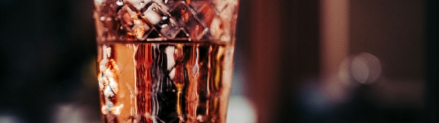 Velvet Champagne popularni je kraljevski koktel savršen za doček Nove godine