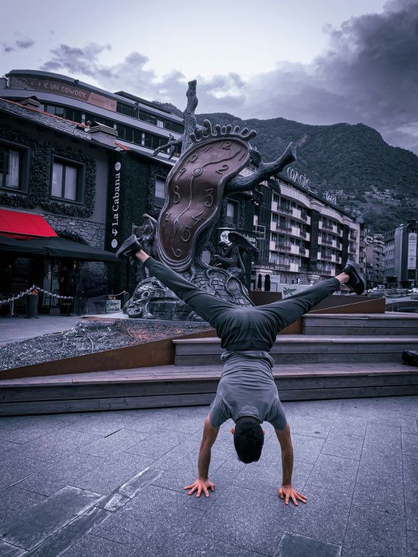 Nobility of Timeby Salvador Dalí glavni grad Andorra la Vella, Andorra