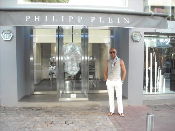 Jedan od luksuznih dućana u Cannesu ispred kojih imam sliku