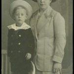 Margita Čokel sa sinom Zvonkom, iz fotoalbuma Anke Gvozdanović