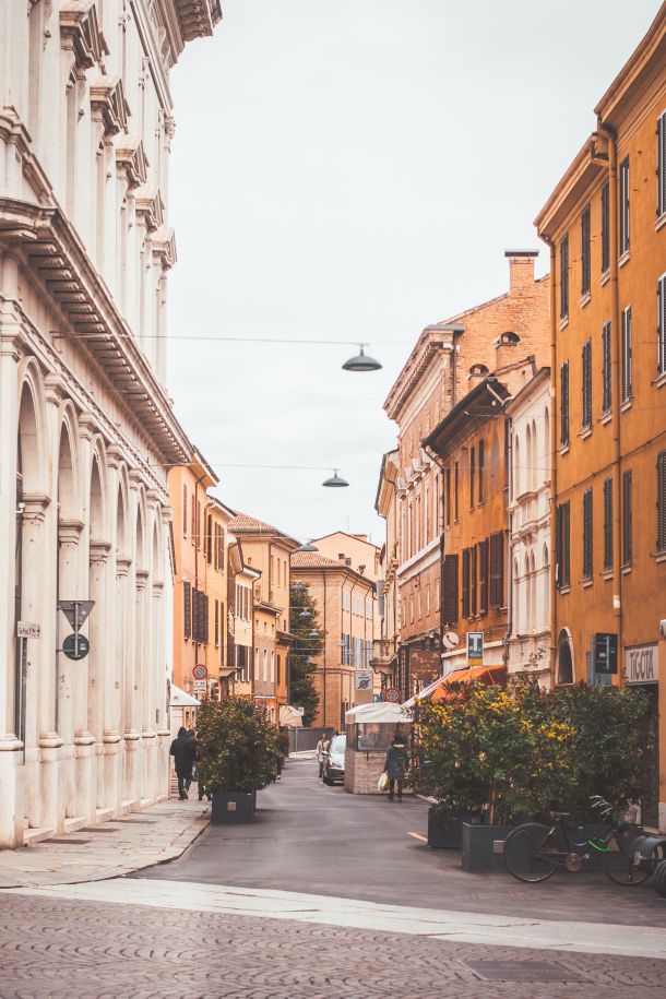 ulica grada ferrara italija