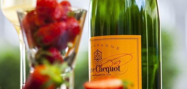 Jagode i Veuve Clicquot šampanjci