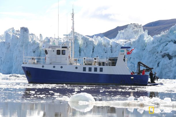 Gasp_OneStrangeRock_09