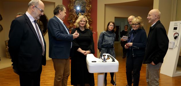 Izložba Zašto bi netko kupio Glavoper od Gorana Trbuljaka?