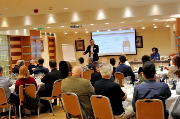 salon-pjenusavih-vina-2