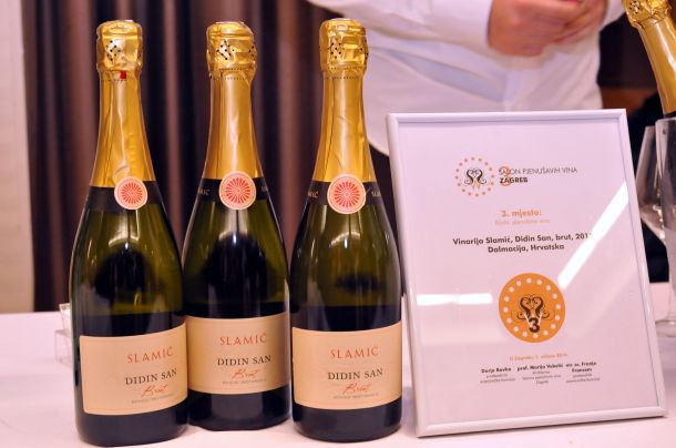 salon-pjenusavih-vina-3