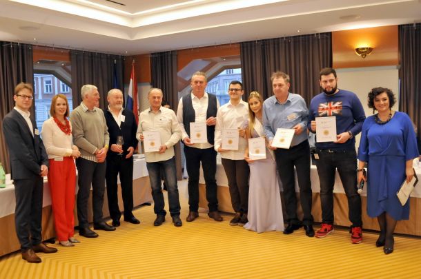 salon-pjenusavih-vina-5