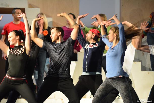 komeddija-predstava-3