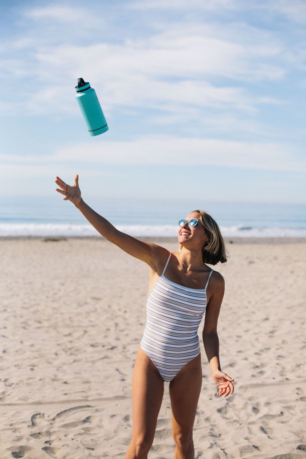 voda badekostim žena more