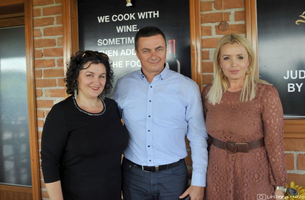 1.Summer Riesling Tasting_Plešivica (1) organizatori _ Marija Vukelić, Vinske zvijezde_ Zvonimir Novosel, gradonačelnik Jastrebarskog, Ivana Alilović, direktorica TZZŽ
