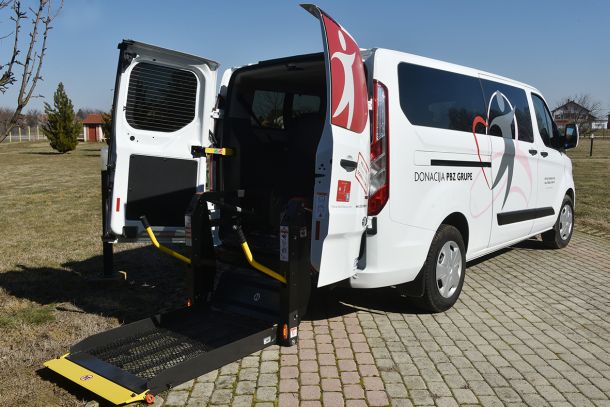 kombi-s-rampom-donacija-pbz-grupe