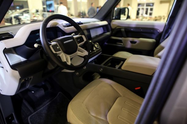 land-rover-defender-4