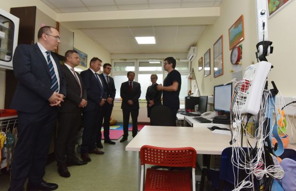 razgledavanje-doniranog-eeg-uredjaja