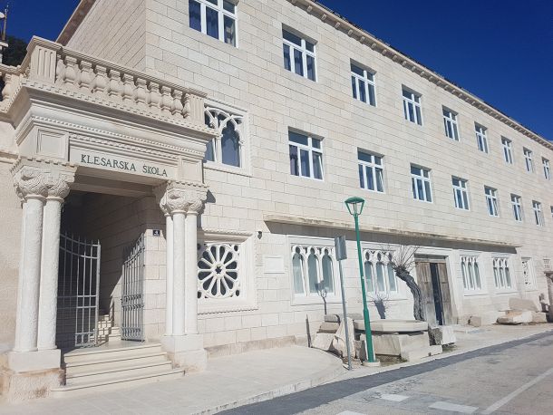via-brattia-klesarska-skola