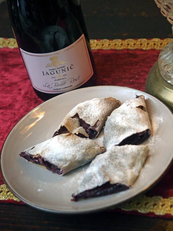 11-Pjenušac La Bulle Rose i Savijača sa šumskim voćem-1