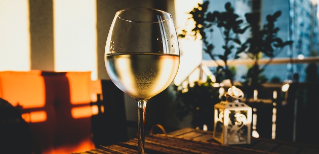 Vrhunsko vino Milan Pošip okupano zlatnim suncem dalmatinskog Kaštela