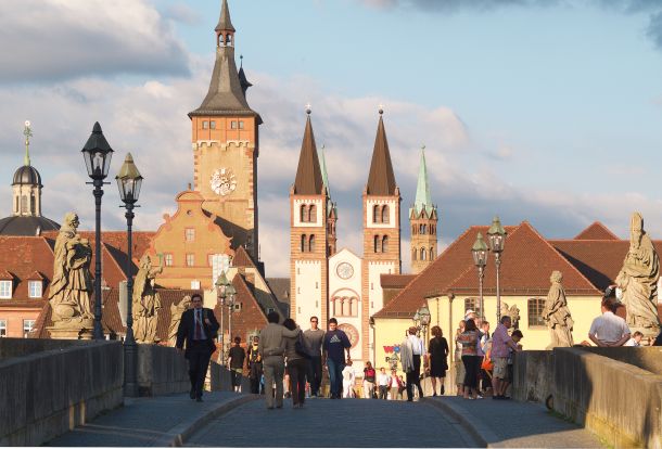 Würzburg Stari most s kipovima biskupa