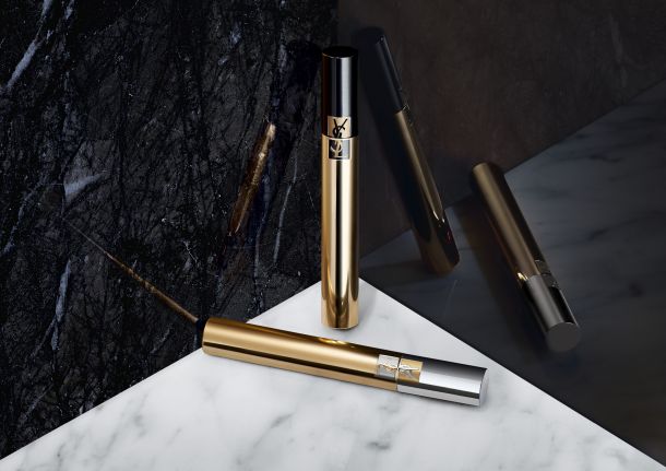 oci istaknite s crnom maskarom za trepavice