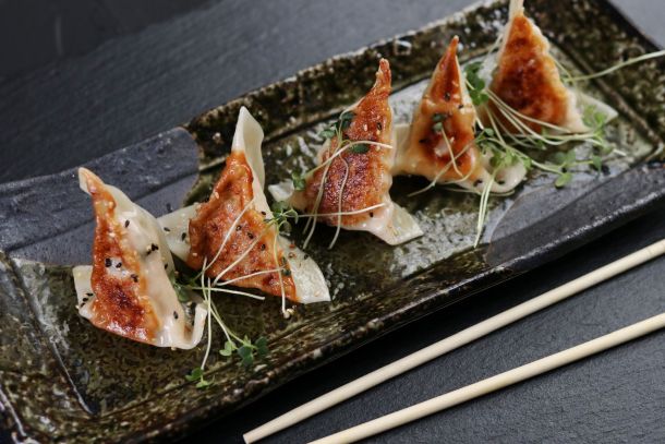 sushi gyoze losos manga sushi bar