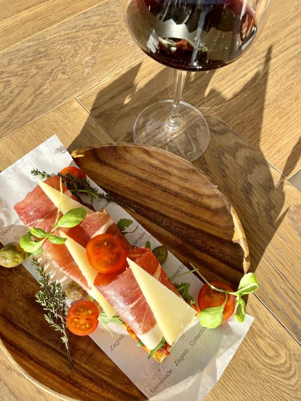 09-sendvic-s-drniskim-prsutom