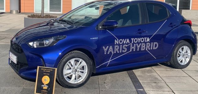 toyota-yaris-hibrid-nagrada