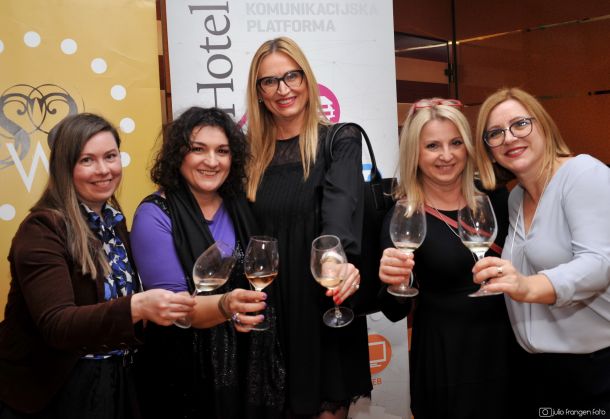 salon-pjenusavih-vina-zagreb-3