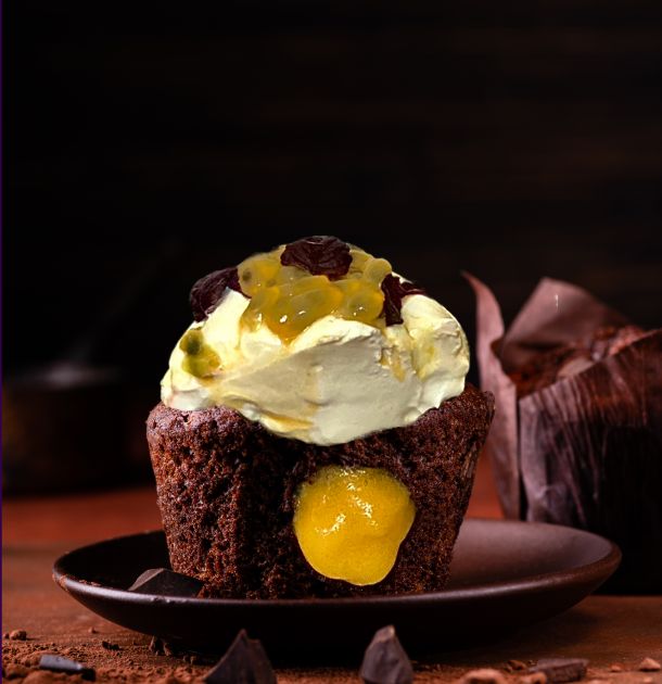 cokoladni kolac Chocolate Cupcake Pssionfruit