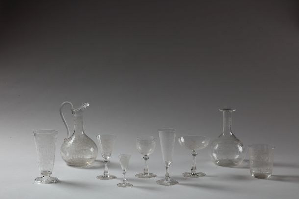 steklenina-s-monogramom