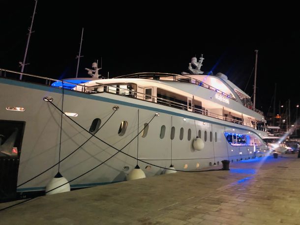 jahtra freedom grad hvar luka