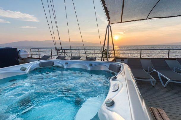 jacuzzi brod jahta paradiso jadran