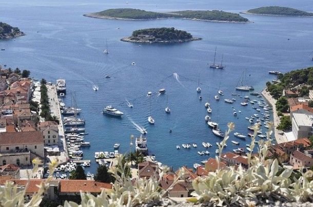 otok hvar grad hvar
