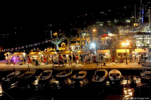 otok korcula riva u gradu korculi