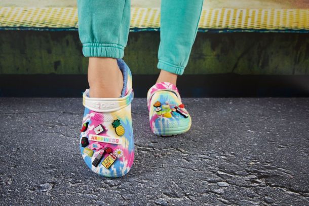 tie-dye-clog-1