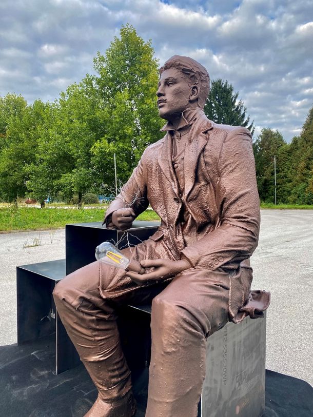 nikloa-tesla-spomenik-1