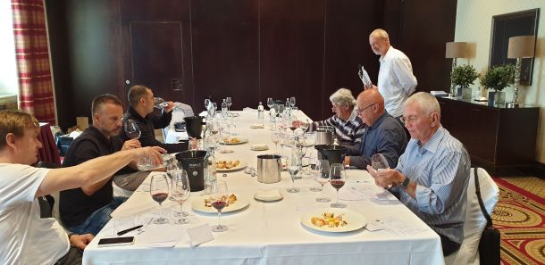 Red blend ocjenjivanje vina Esplanade