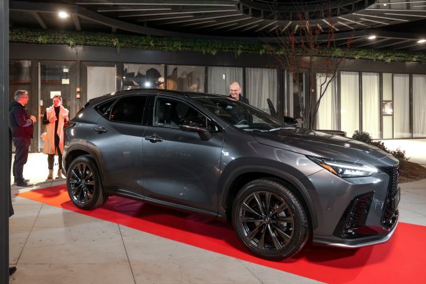 novi Lexus NX Hybrid suv generacija