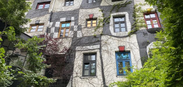 zelena-fasada-beckog-kunst-hausa