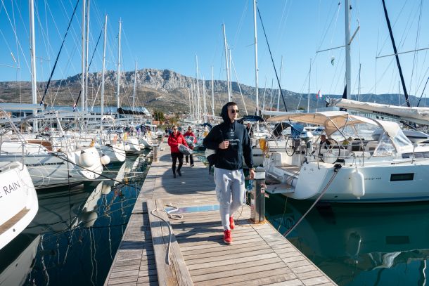 cleaning-sailing-race-regata-2