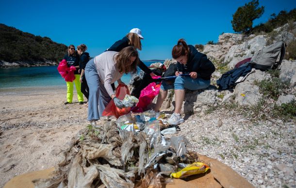 cleaning-sailing-race-regata-5