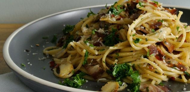 Šareni recept za salatu s tjesteninom, povrćem, šunkom i sirom